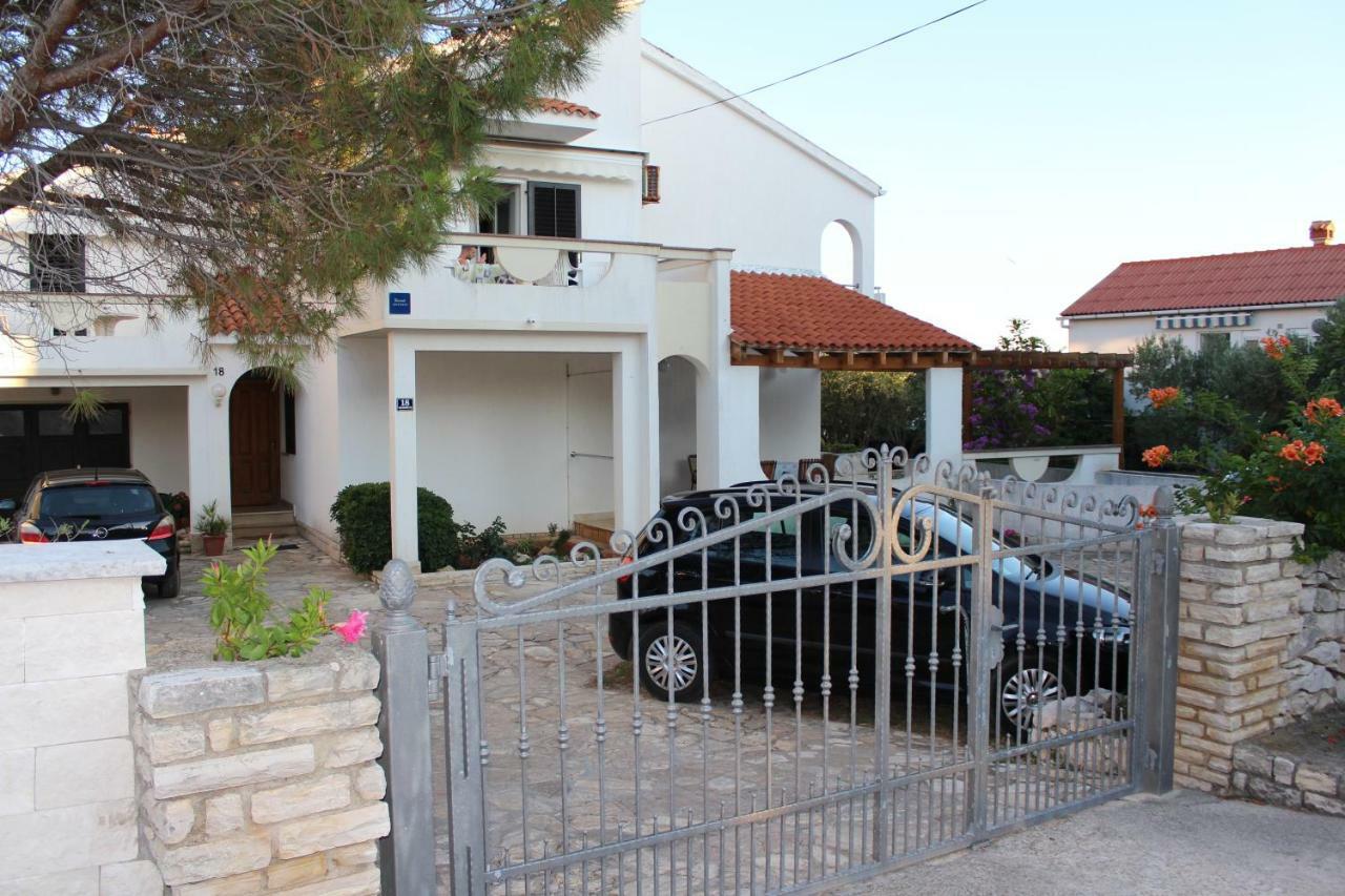 Small Apartment Merica Novalja Exterior photo
